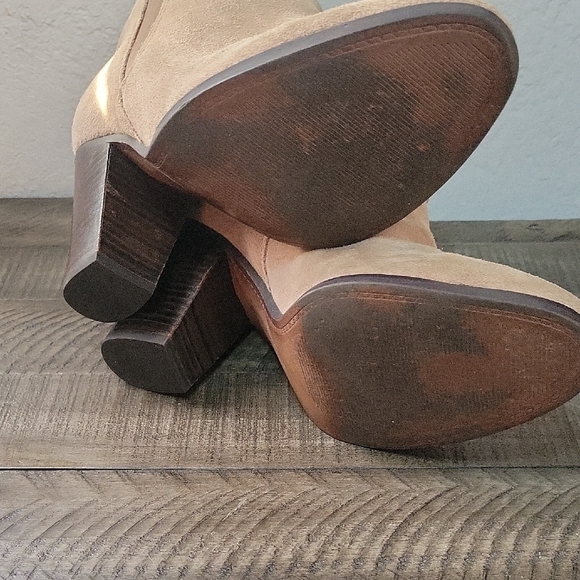 Michael Kors Women's Tan Suede Ankle Boots size 8 - Picture 5 of 9